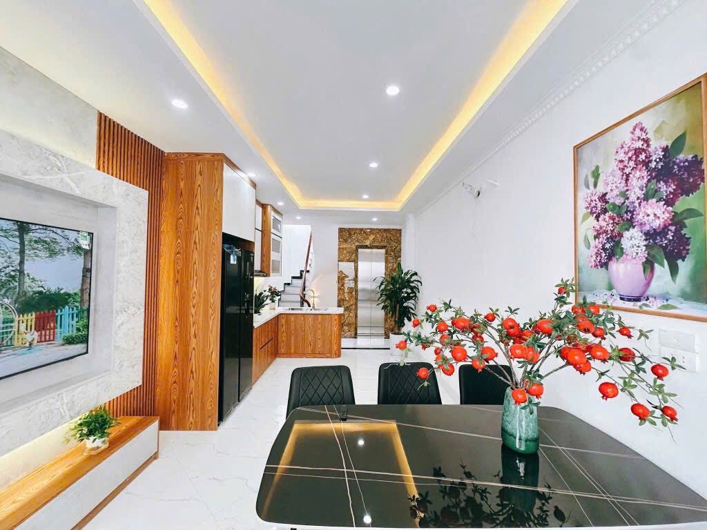 Bán nhà Trương Định 5 Tầng Thang Máy Mới Kính Koong 42m Nhỉnh 8 Tỷ - Ảnh chính